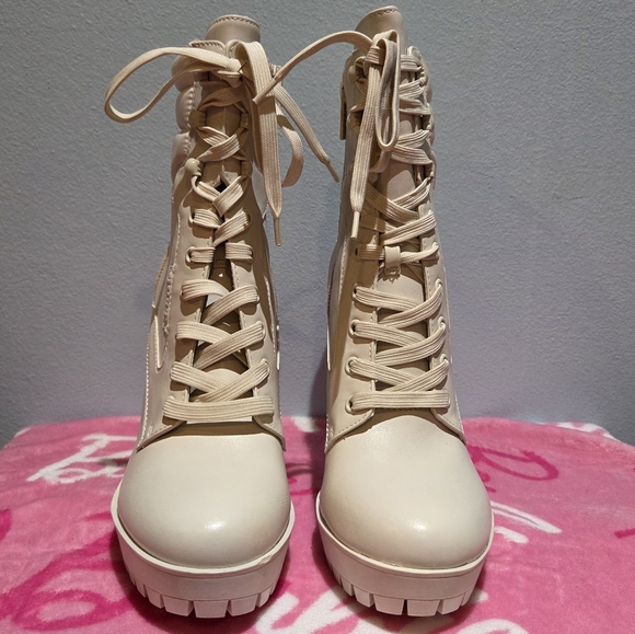 Guess Women's Talore Faux Leather Heeled Ivory Boot, Size 10M - Picture 2 of 11